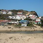 Lucas House 2 - Seabreeze Apartment *