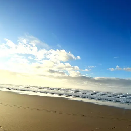 Lucas House 2 - Seabreeze Apartment *